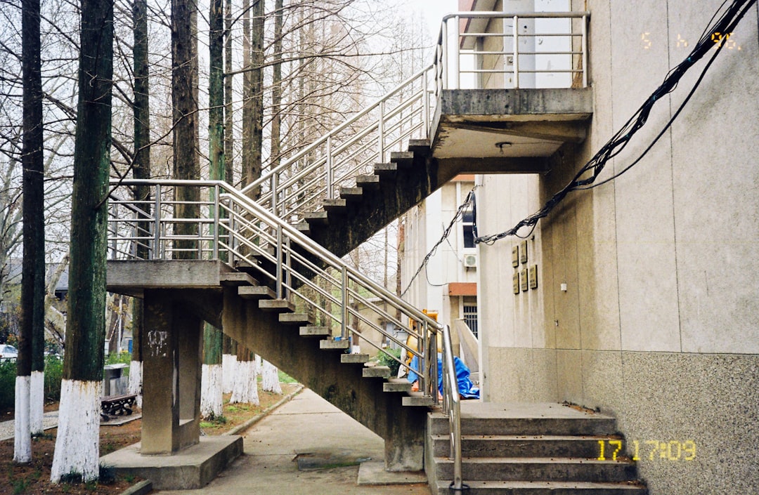 services-04 outdoor-metal-staircase-attached-to-building-gn8dsetn8do
